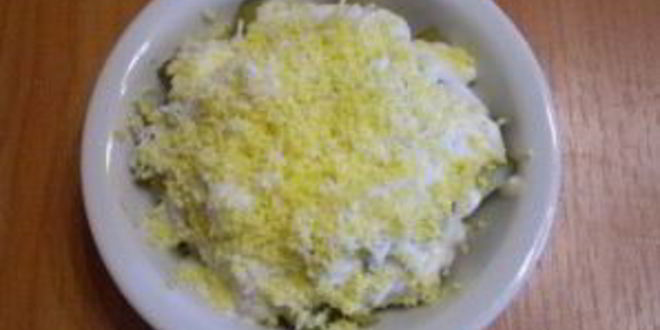Рецепт салата с печенью куриной слоеный