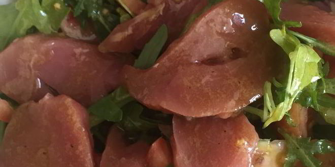 Рецепт салата с сыровяленой грудинкой