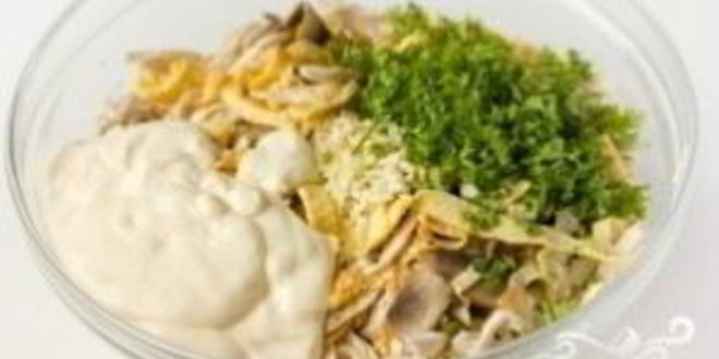 Рецепт салата с вареной курицей