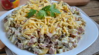 Рецепт Салата с ветчиной и грибами