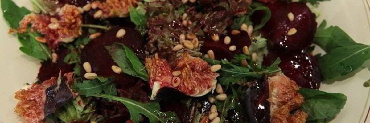 Рецепт Салата со свеклой, инжиром и кедровыми орешками