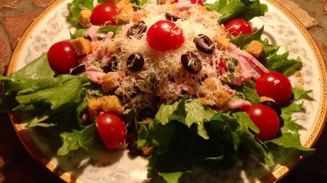 Рецепт салата цезарь бесхитростный