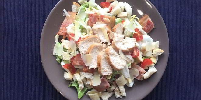 Рецепт салата цезарь с беконом