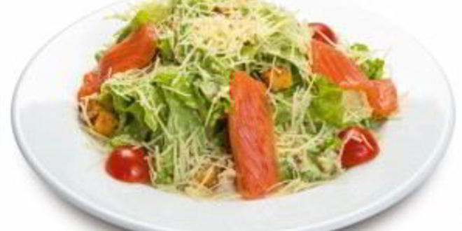 Рецепт салата цезарь с красной рыбой