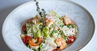 Рецепт Салата цезарь с креветками королевский