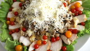 Рецепт Салата Цезарь с курицей и грибами