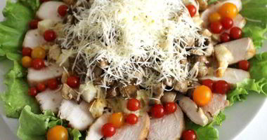 Рецепт Салата Цезарь с курицей и грибами