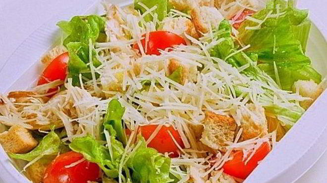 Рецепт салата цезарь с курицей с помидорами