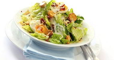 Рецепт Салата Цезарь с желтыми помидорами черри и изюмом