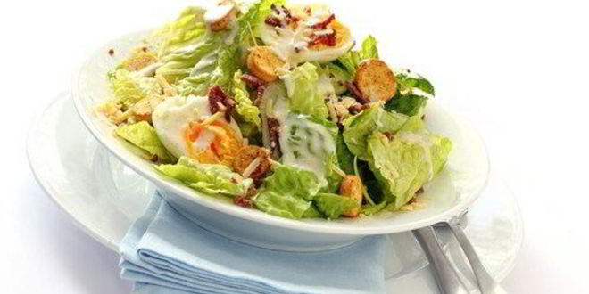 Рецепт Салата Цезарь с желтыми помидорами черри и изюмом