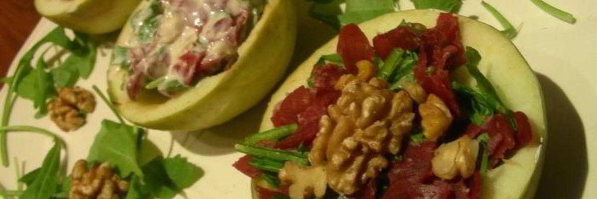 Рецепт Салата в яблоках с руколой, грецкими орехами и вяленым мясом