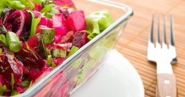 Рецепт Салата из разноцветного радиккьо с печеной свеклой и апельсиновым винегретом