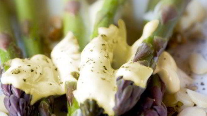 Рецепт спаржи с винегретом из фундука