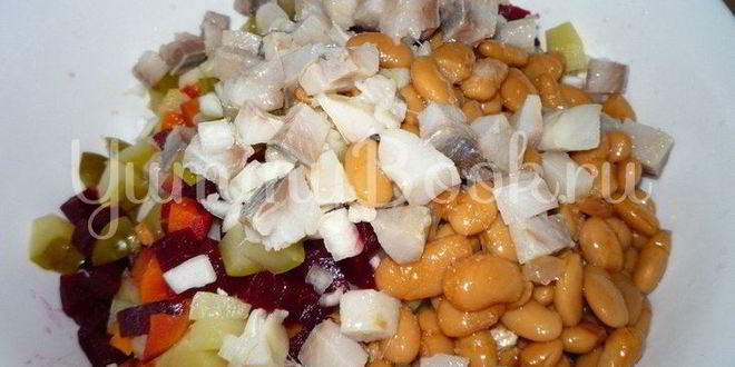 Рецепт винегрета с сельдью и консервированной фасолью