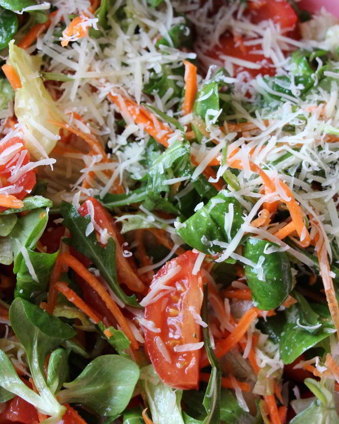 Рецепт зеленого итальянского салата с соусом винегрет