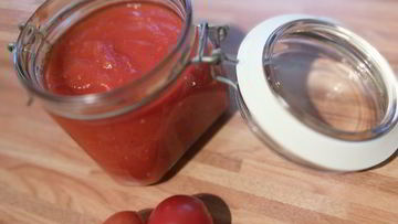 Рецепт Домашнего томатно-яблочный кетчуп со свежими пряными травами