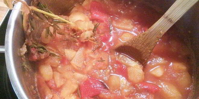 Рецепт домашнего томатно-яблочный кетчуп со свежими пряными травами