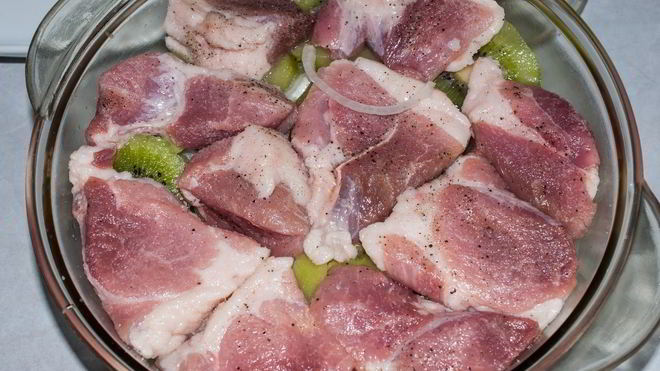 Рецепт быстрого маринада для свинины из киви