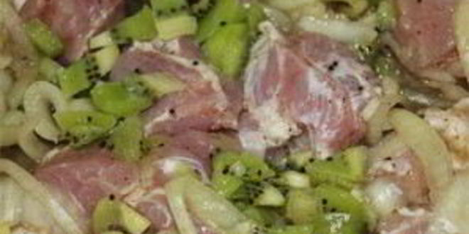 Рецепт быстрого маринада для свинины из киви