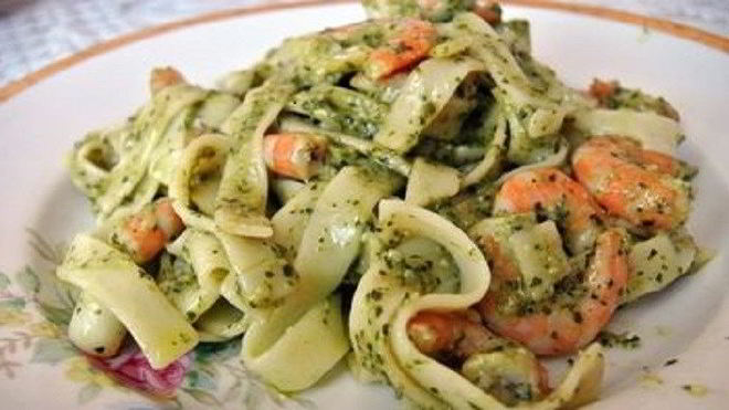 Рецепт фетучини аль денте с соусома песто и креветками