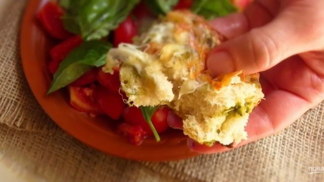 Рецепт фокаччи с соусом песто