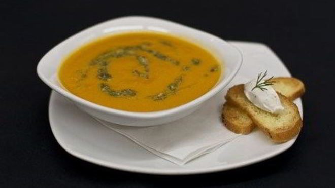Рецепт морковного крема-супа с соусом песто