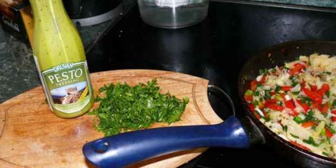 Рецепт овощей пассированных с соусом песто