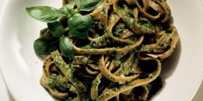 Рецепт Пасты с соусом песто из рукколы и грецких орехов