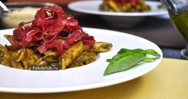 Рецепт Пенне с соусом песто и брезаолой