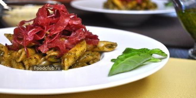 Рецепт Пенне с соусом песто и брезаолой