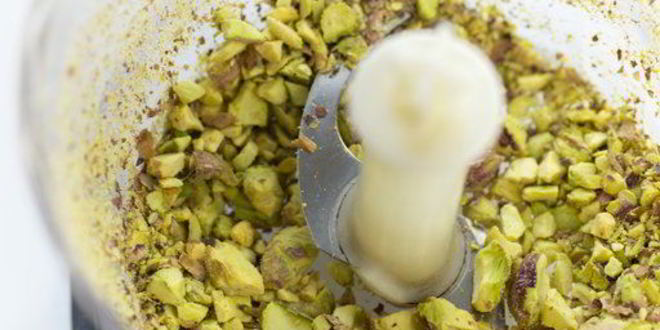 Рецепт песто из зеленого горошка с мятой и фисташками