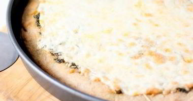 Рецепт Пиццы Три сыра с соусом Песто