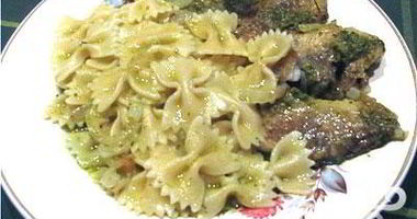 Рецепт Рыбы под соусом песто в горшочках