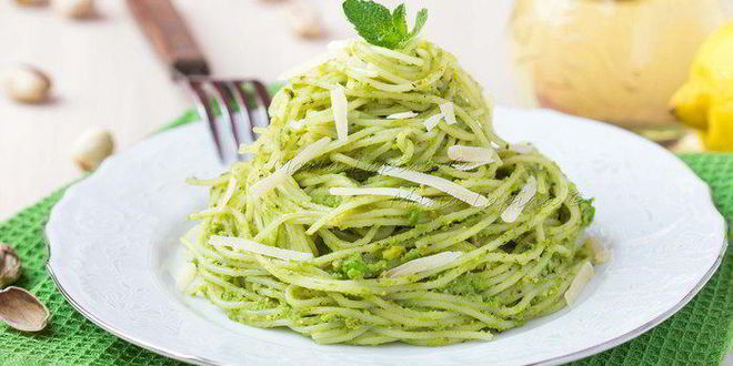 Рецепт Спагетти с соусом песто из зеленого горошка, фисташек и мяты