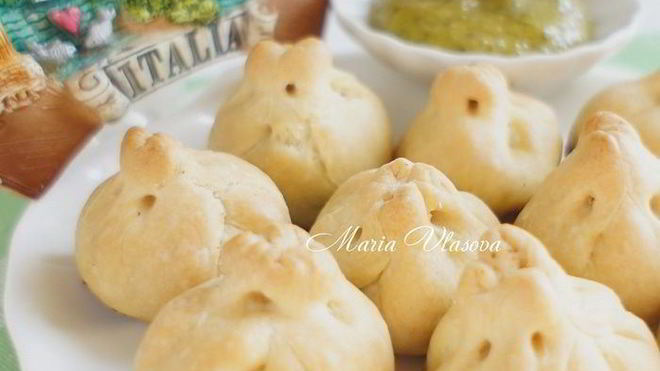 Рецепт закусочных кнопок с соусом песто и моцареллой