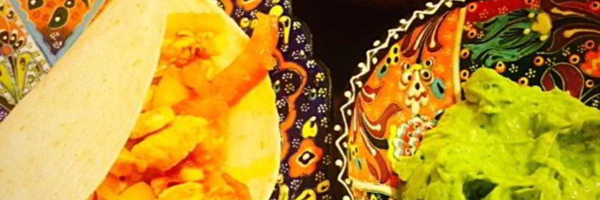 Рецепт Фахитас с курицей с соусами сальса и гуакамоле