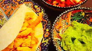 Рецепт Фахитас с курицей с соусами сальса и гуакамоле