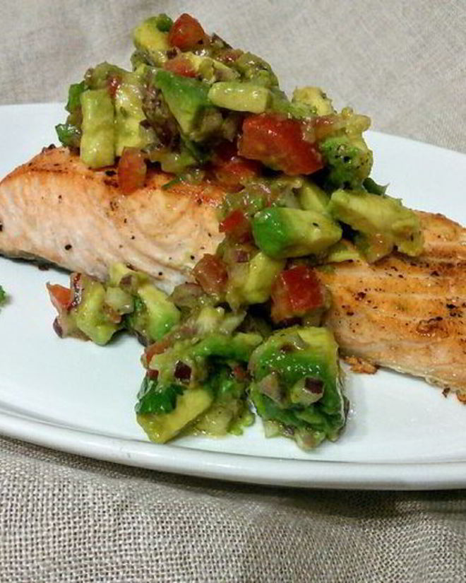 Рецепт лосося с соусом сальса из авокадо