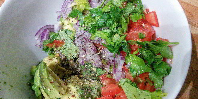 Рецепт лосося с соусом сальса из авокадо