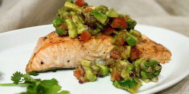 Рецепт лосося с соусом сальса из авокадо