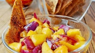 Рецепт Персиковой сальсы с чипсами из лаваша