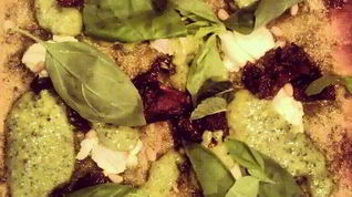 Рецепт Пиццы с соусом сальса верде, вялеными томатами и рикоттой