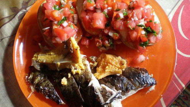 Рецепт рыбы запеченной, картошечки и соус сальса