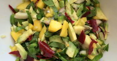 Рецепт Сальсы из манго, авокадо со щавелем с заправкой из маракуйи