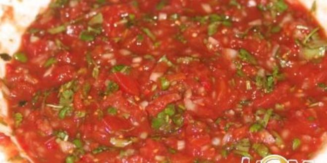Рецепт томатной сальсы с кинзой и луком