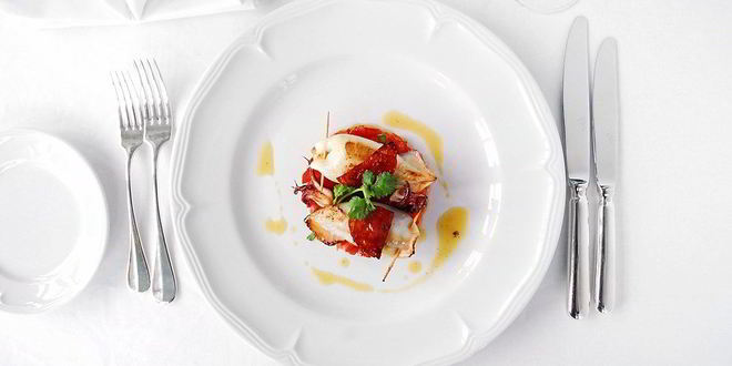 Рецепт Фаршированных кальмаров на тартаре из томатов