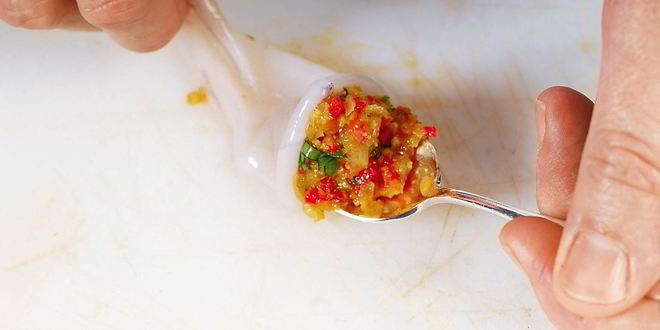 Рецепт фаршированных кальмаров на тартаре из томатов