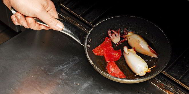 Рецепт фаршированных кальмаров на тартаре из томатов