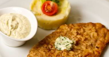 Рецепт Шницеля из свиной вырезки с соусом тартар
