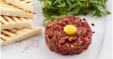 Рецепт Тартара из говядины с каперсам, грибами и красным луком